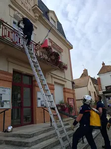 Les pompiers de Graçay s'entrainnent à la Mairie